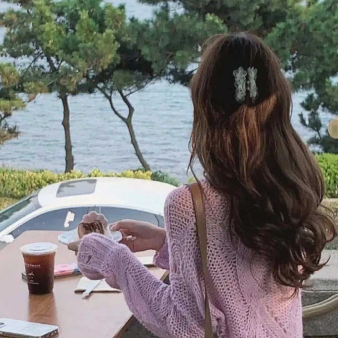 男生女生向前冲